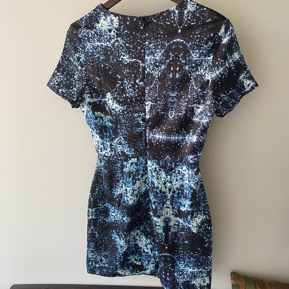 NWOT LF Tight Shift Dress with Cut Out Tummy - Picture 2 of 4